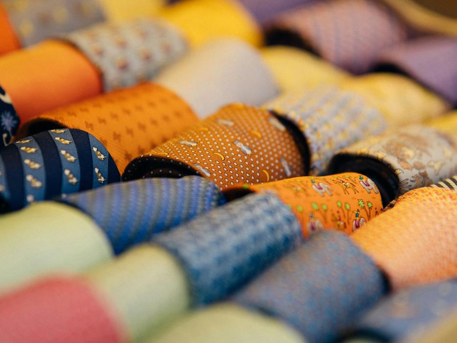 The rise of silk scarves in European style