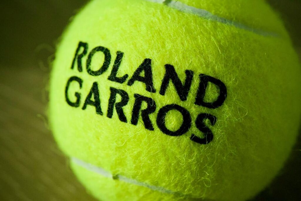 famous people who play recreational tennis