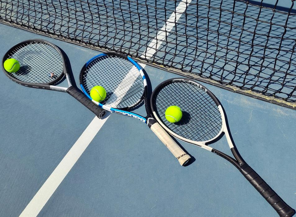 how to carry tennis racket stylishly