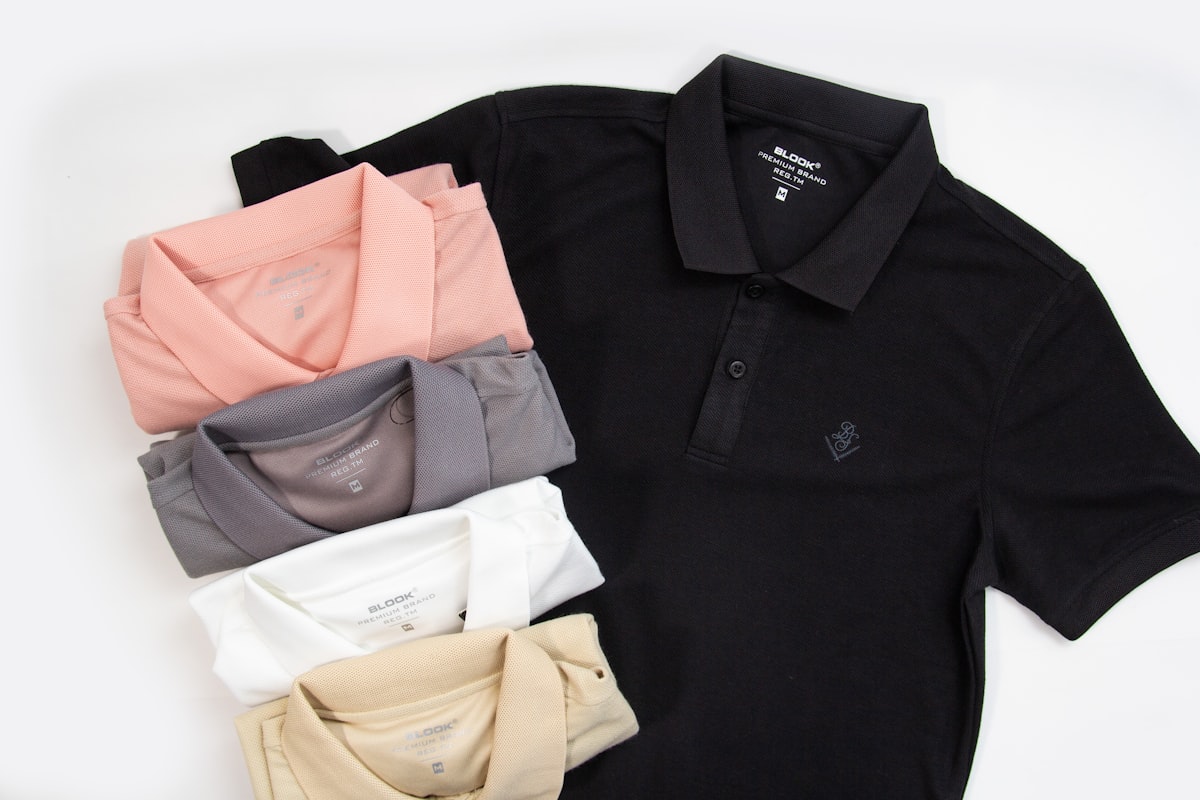 Tennis polo styled on the court